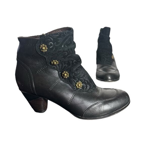 L’Artiste Belgard Black Leather Ankle Boots 38 US 7.5 Floral Button Detail - Picture 1 of 14